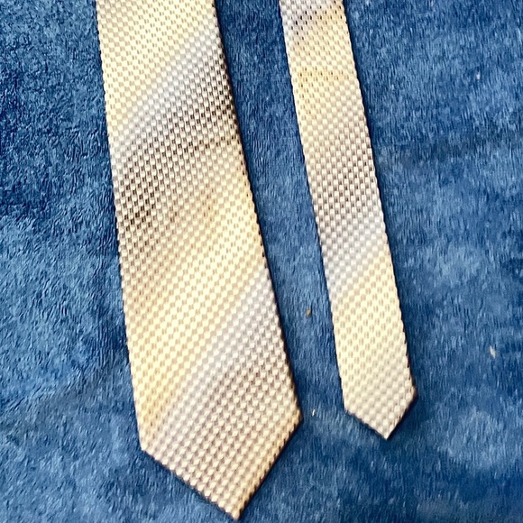 Authentic Van Hausen Classic Gray/Black graphic Silk Tie - Picture 8 of 10